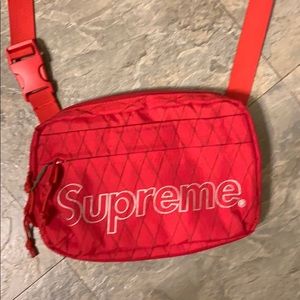 FW 18 shoulder bag red.